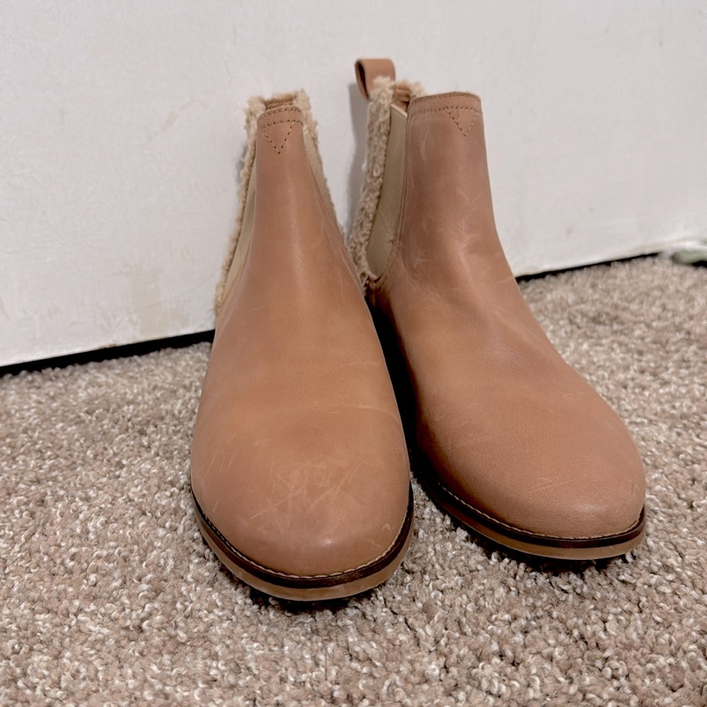 NWOT Tom’s Sherpa boots